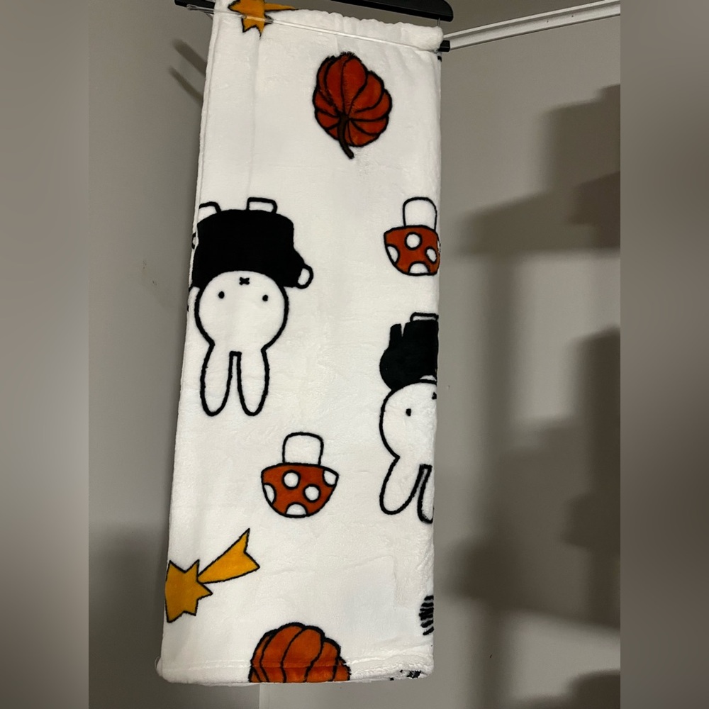 Miffy Halloween Throw
